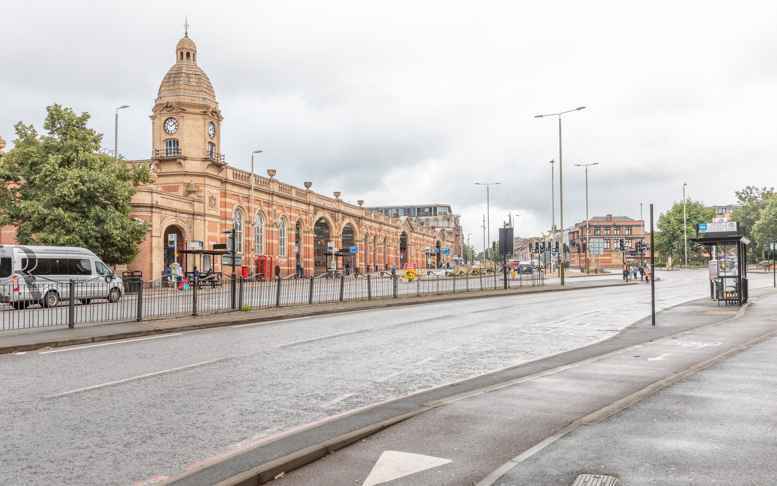 A wide view of Leicester Railway Station.